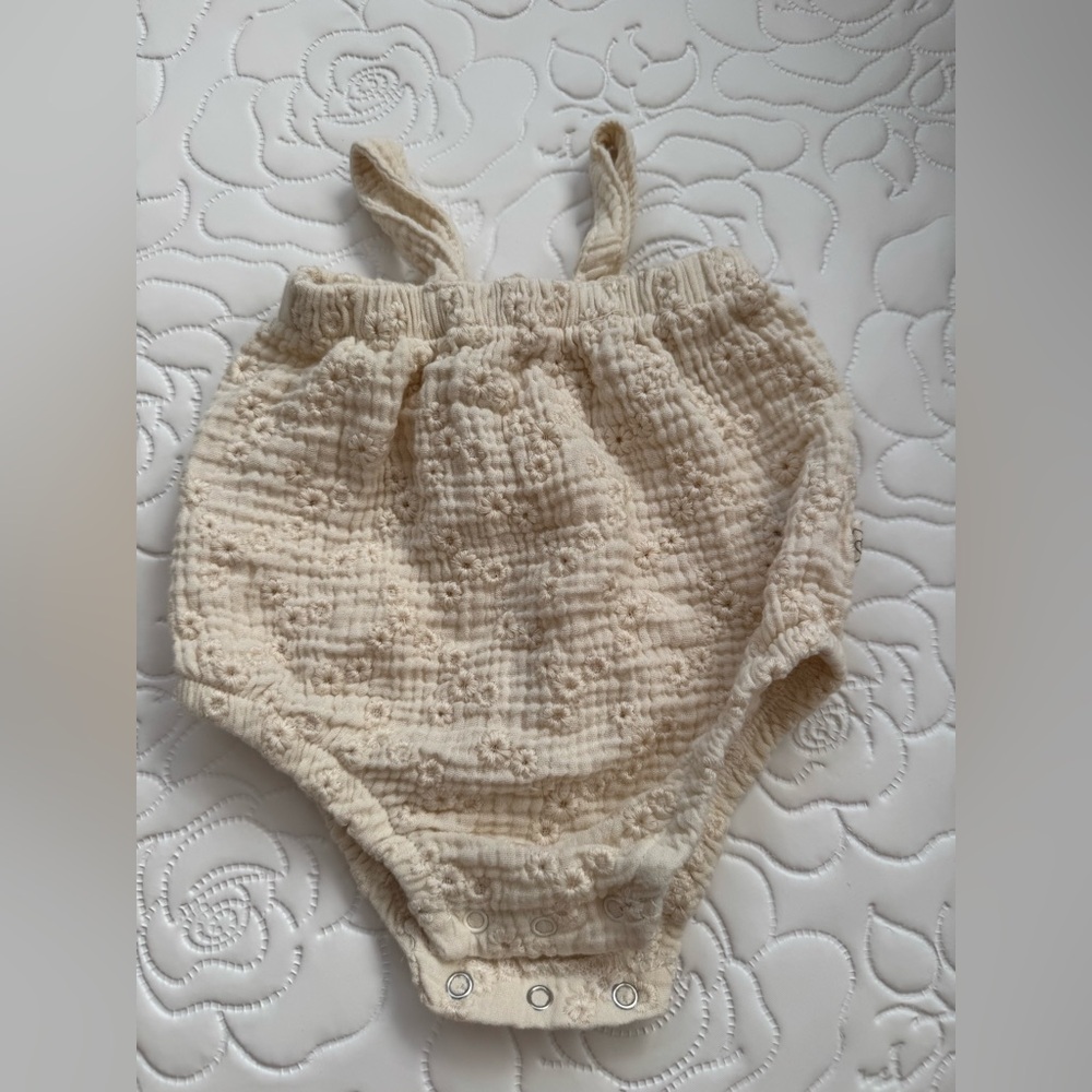 Snug muslin flowers bloomers dress 0-3 months warm cream color